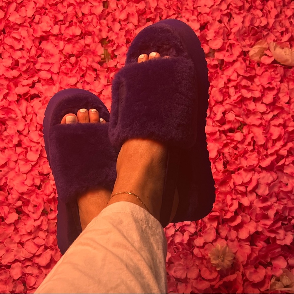 UGG- plushie sandals